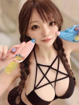 皐月えま