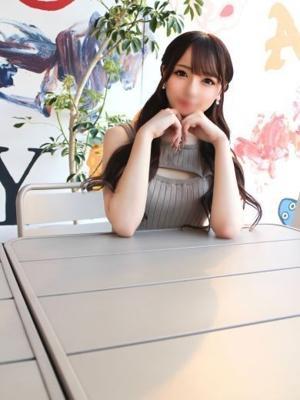 綾野なな